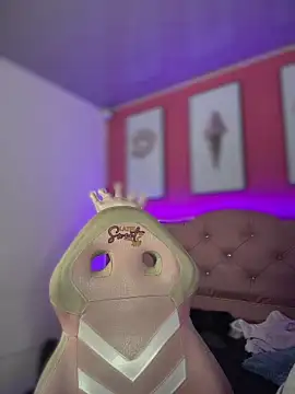 Megaan__More's cam snapshot