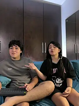 EmilyAndAndrew's cam snapshot