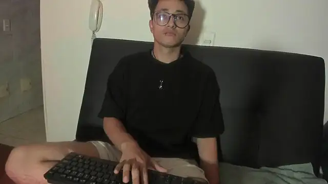 Adonibaskerville4's cam snapshot