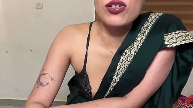 LucytheDevilQueen live sex cam