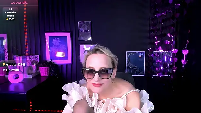 Queen_Anna_'s cam snapshot