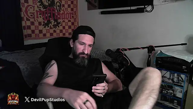 DevilPup75_'s cam snapshot