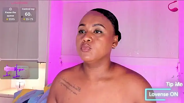 EmilyyStuart's cam snapshot