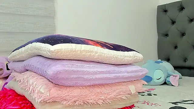 Elizabeth_18_'s cam snapshot