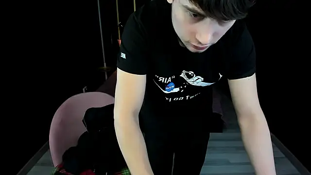 AlejandroEllias live sex cam