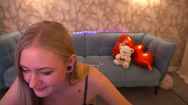 DramaQuenns's cam snapshot