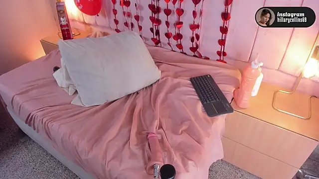 Hillary_Collins1's cam snapshot