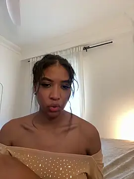 IamCrystal2 live sex cam