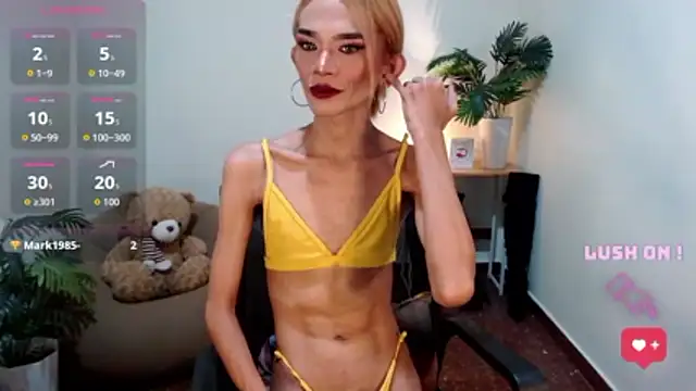 itsmeMonicaloove69 live sex cam