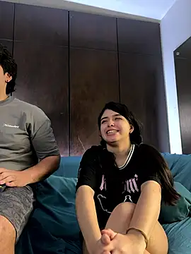 EmilyAndAndrew live sex cam