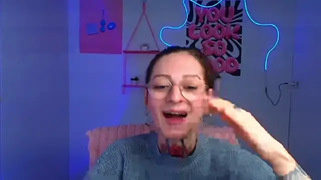 Esmi_Winter's cam snapshot