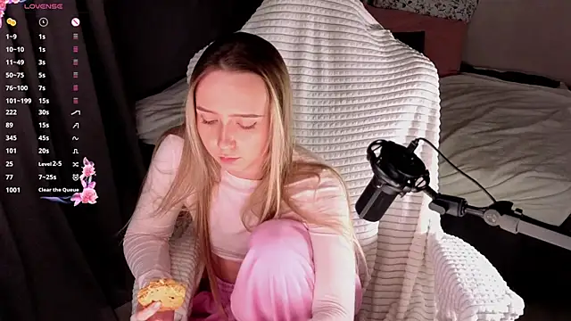 HollisBeckett live sex cam