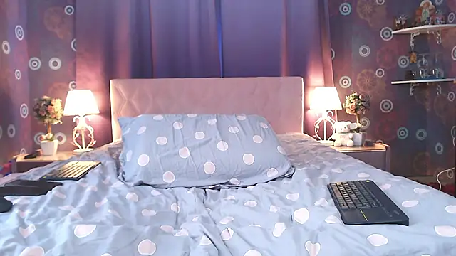 SquirtyAlice live sex cam