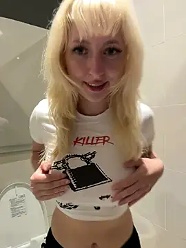 RonnieKiss live sex cam