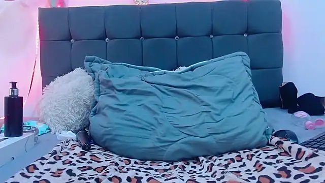 mia_xx1's cam snapshot