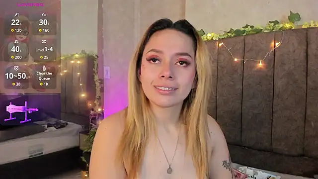 LanaMills_'s cam snapshot