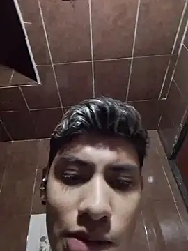 aispuro8505's cam snapshot