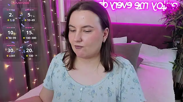 FeralPeach's cam snapshot