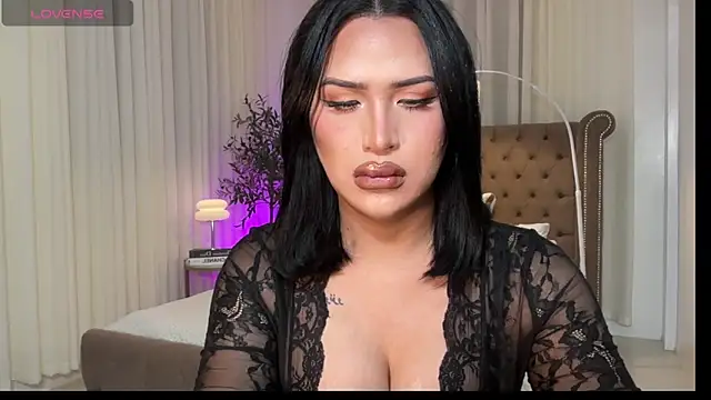 Your_Majesty_Tyra live sex cam