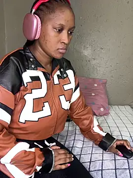 Bellabootie's cam snapshot