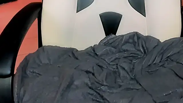 love_insidee's cam snapshot