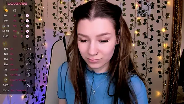 LinaBlossom_'s cam snapshot