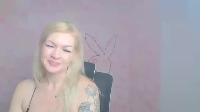 Madonna_Fire's cam snapshot