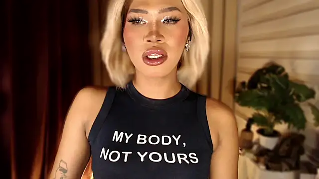 Lil_Versachi live sex cam