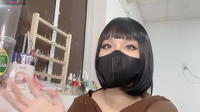 Tieu-May live sex cam