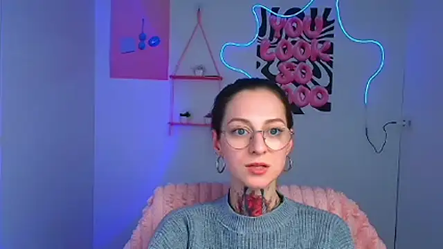 Esmi_Winter's cam snapshot