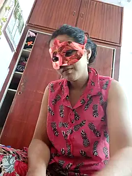 thanusi_2's cam snapshot