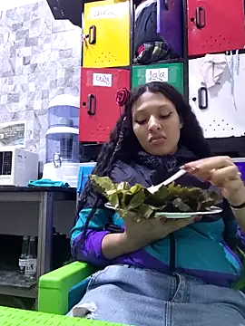 ashley-17's cam snapshot