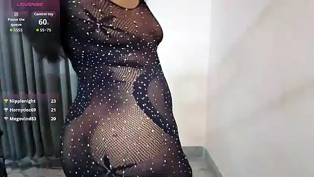 Spit_queen_ live sex cam