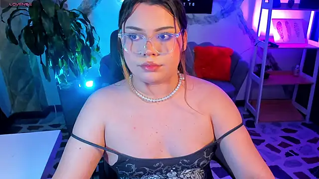 Maxxxine1 live sex cam