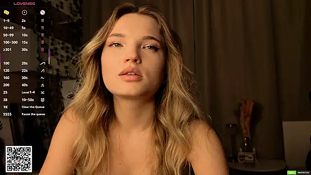 JulieLupo live sex cam