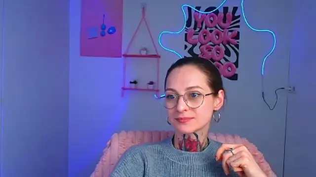 Esmi_Winter's cam snapshot