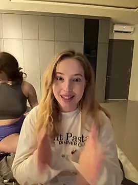 Nura_n_Sarah live sex cam