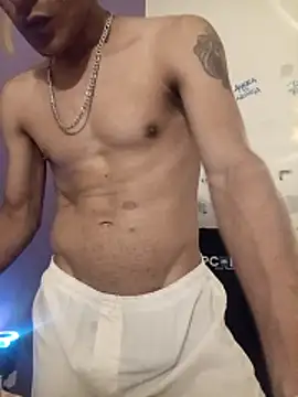 LeonRoots live sex cam