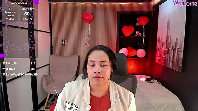 ThaliaBrookss_'s cam snapshot