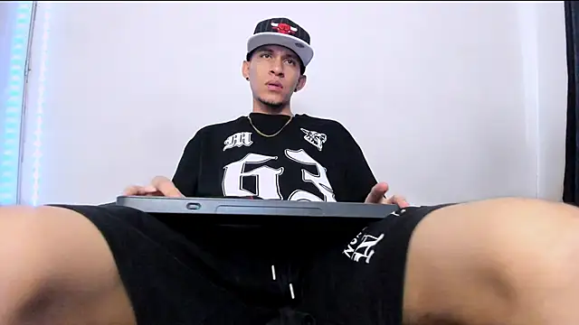 Samuel_Suarez live sex cam