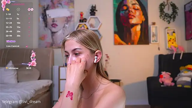 VernitaFiscalini live sex cam