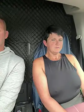 Reggie_roxie live sex cam