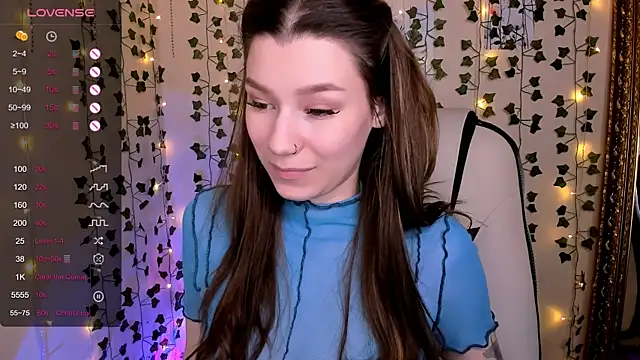 LinaBlossom_'s cam snapshot