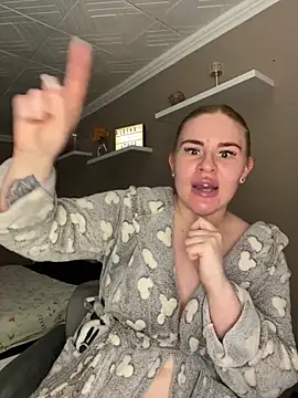 RedFoxQueen live sex cam