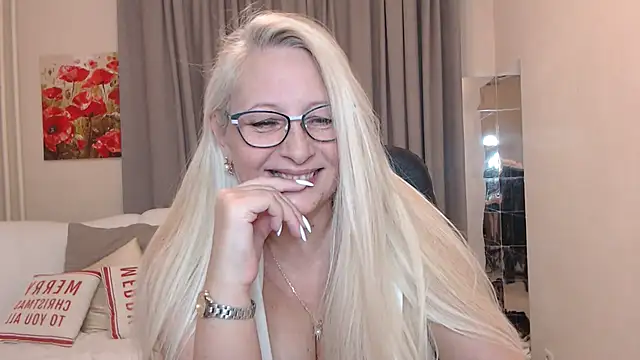 ValeriaSharm live sex cam
