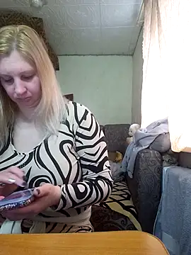 BustyBlond's cam snapshot