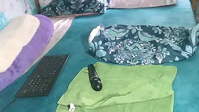 Zuzu_angel live sex cam