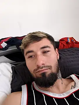 Negrila25 live sex cam