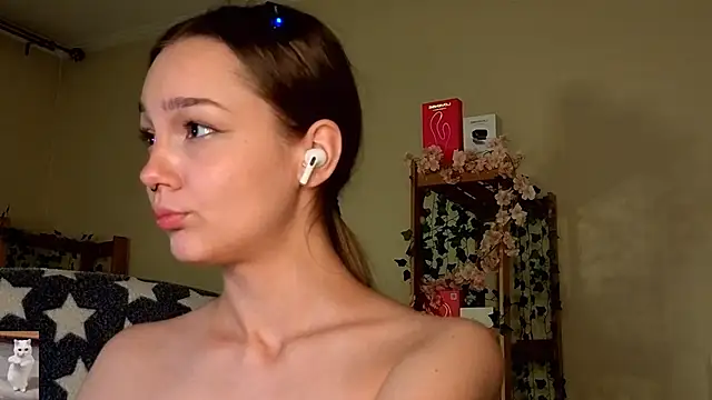 HoneyComfy's cam snapshot