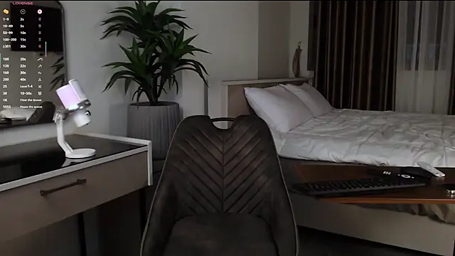 HloeChic live sex cam